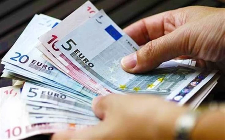 Πως αυξήθηκαν κατά 50.000 οι δικαιούχοι του κοινωνικού μερίσματος – Ποιοι θα πάρουν τα 700 ευρώ – Όροι και προϋποθέσεις